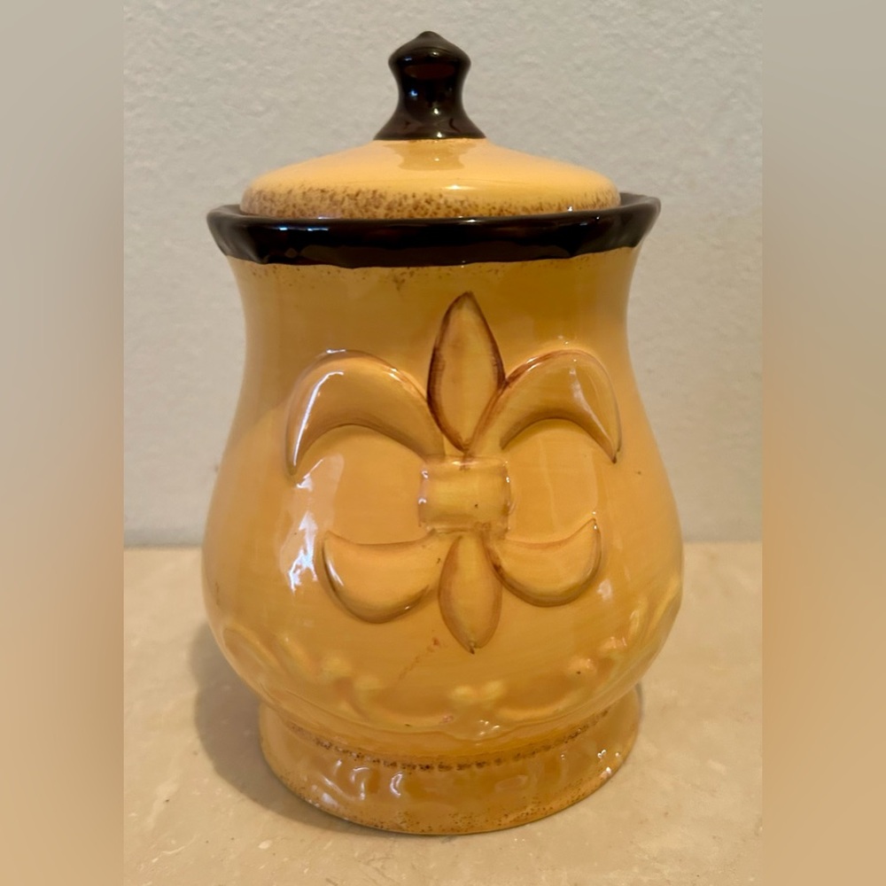 Tuscany ACK Casa Vero Hand Painted, yellow,  Fleur de lis Design Canister. 7.75”